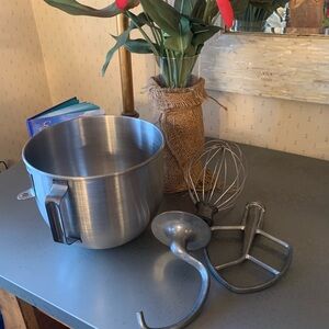 KitchenAid Silver MIXER BOWL with 3 attachments FLAT BEATER WIRE WHIP DOUGH HOOK